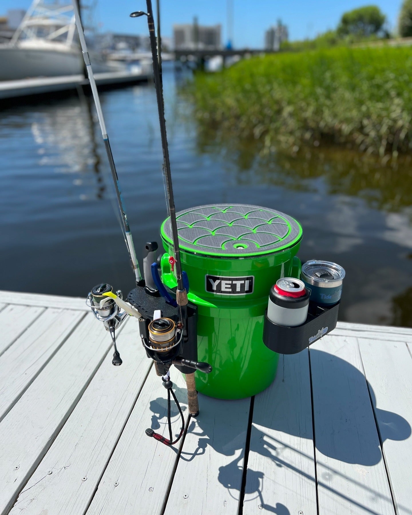Fishing Rod Holder for YETI LoadOut Bucket
